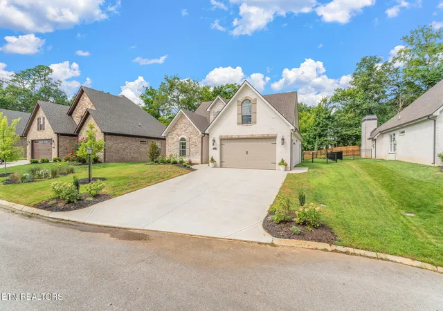 Photo 2 of Single family home for sale at 1470 Bronze Ln, Knoxville, TN 37922 | MLS# 1354681 | Listing updated on 2026-09-11