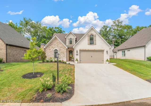 Photo 3 of Single family home for sale at 1470 Bronze Ln, Knoxville, TN 37922 | MLS# 1354681 | Listing updated on 2026-09-11
