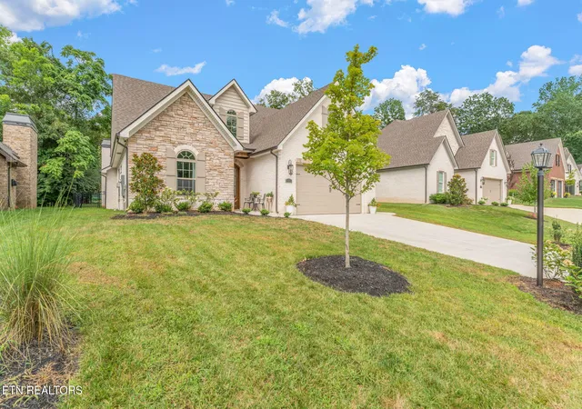 Photo 3 of Single family home for sale at 1470 Bronze Ln, Knoxville, TN 37922 | MLS# 1354681 | Listing updated on 2026-09-11