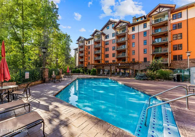 Condo for sale at 215 Woliss Ln #101, Gatlinburg, TN 37738 | MLS# 1355029