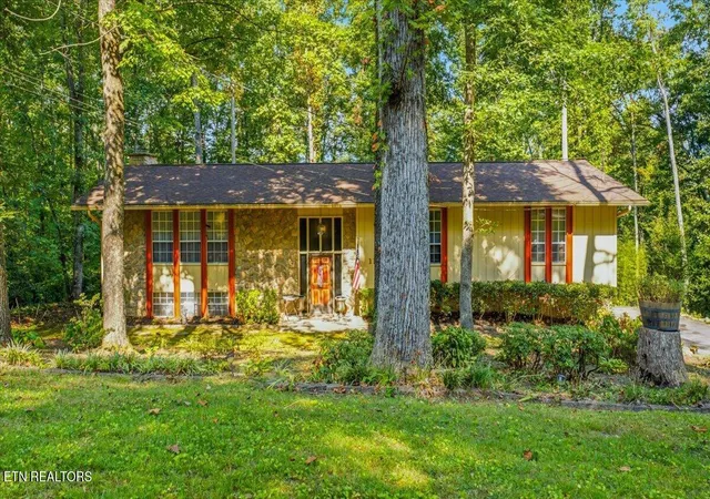 Photo 1 of Sale Pending at 1119 W Outer Dr, Oak Ridge, TN 37830 | MLS# 1354700 | Listing updated on 2026-09-12