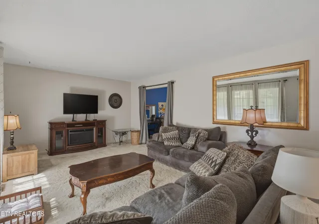 Photo 3 of Sale Pending at 1119 W Outer Dr, Oak Ridge, TN 37830 | MLS# 1354700 | Listing updated on 2026-09-12