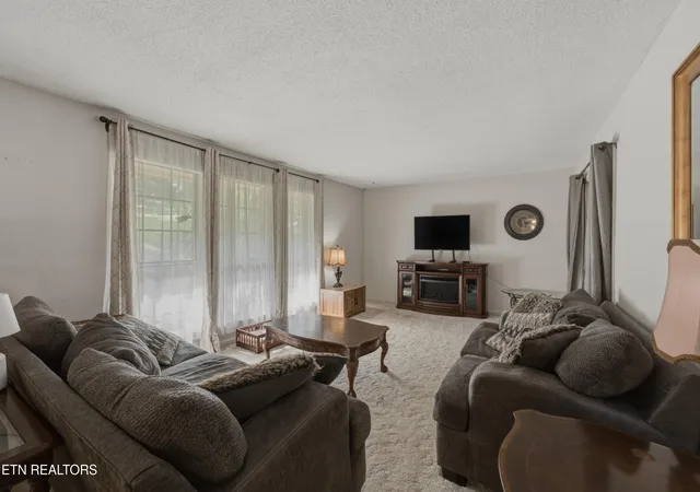 Photo 4 of Sale Pending at 1119 W Outer Dr, Oak Ridge, TN 37830 | MLS# 1354700 | Listing updated on 2026-09-12
