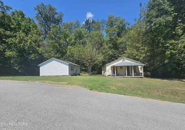 Photo 1 of Single family home for sale at 309 King Dr, Harriman, TN 37748 | MLS# 1354765 | Listing updated on 2026-09-15