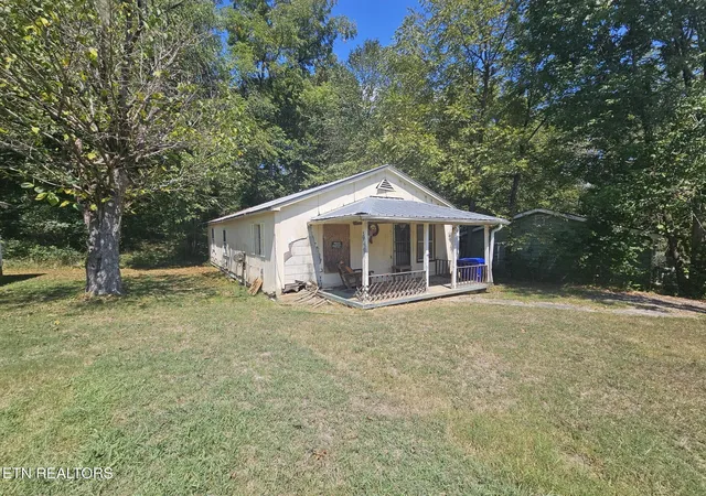 Photo 3 of Single family home for sale at 309 King Dr, Harriman, TN 37748 | MLS# 1354765 | Listing updated on 2026-09-15