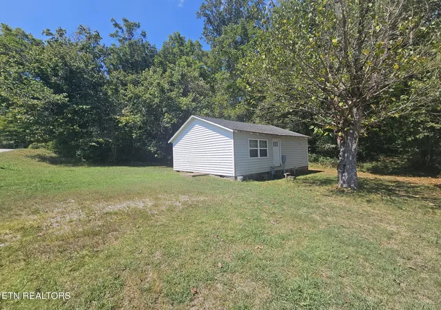 Photo 3 of Single family home for sale at 309 King Dr, Harriman, TN 37748 | MLS# 1354765 | Listing updated on 2026-09-15