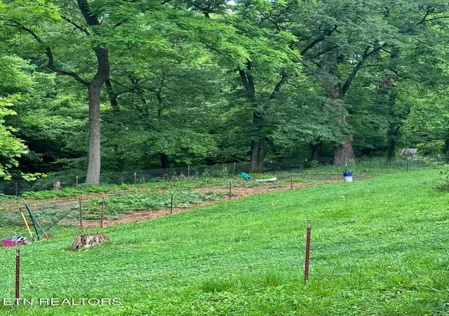 Photo 3 of Sale Pending at 1715 Ellistown Rd, Knoxville, TN 37924 | MLS# 1354692 | Listing updated on 2026-09-12