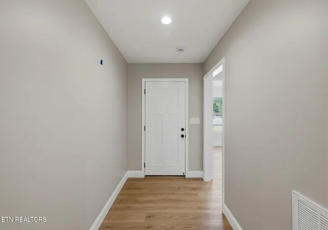 Photo 3 of Single family home for sale at 126 Cross Crk Cir, Maynardville, TN 37807 | MLS# 1354691 | Listing updated on 2026-09-07