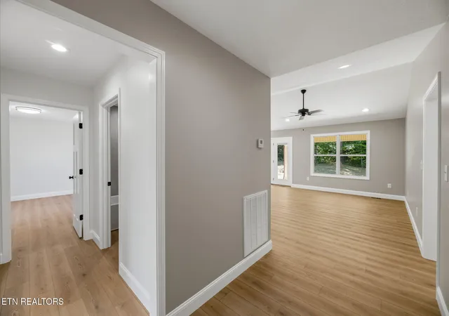 Photo 4 of Single family home for sale at 126 Cross Crk Cir, Maynardville, TN 37807 | MLS# 1354691 | Listing updated on 2026-09-07