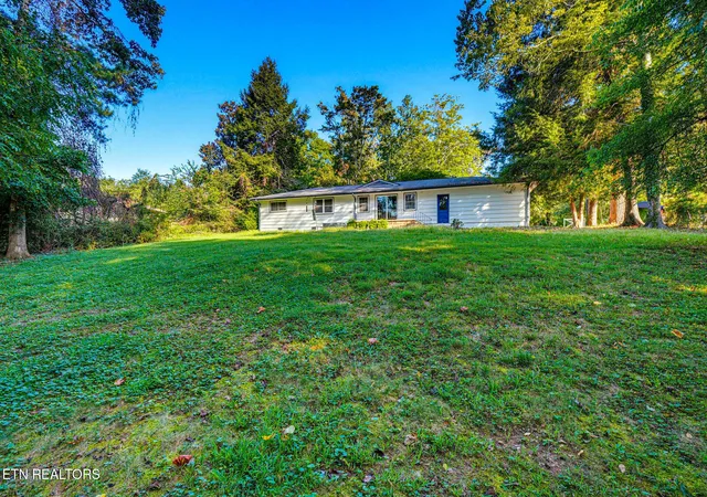 Photo 2 of Single family home for sale at 845 W Outer Dr, Oak Ridge, TN 37830 | MLS# 1354965 | Listing updated on 2026-09-21