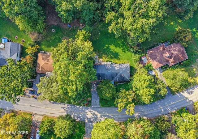 Photo 3 of Single family home for sale at 845 W Outer Dr, Oak Ridge, TN 37830 | MLS# 1354965 | Listing updated on 2026-09-21