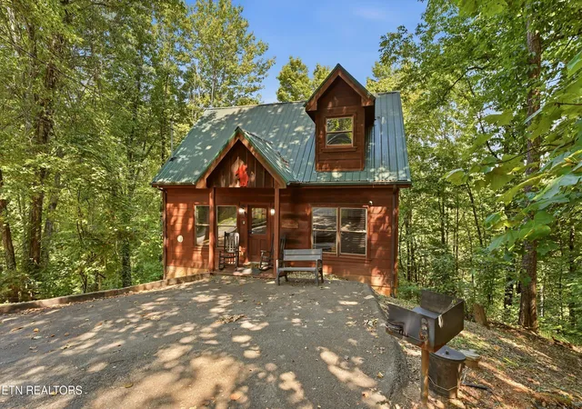 Photo 2 of Single family home for sale at 1605 Silver Poplar Ln, Sevierville, TN 37876 | MLS# 1354699 | Listing updated on 2026-10-07