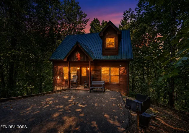 Photo 3 of Single family home for sale at 1605 Silver Poplar Ln, Sevierville, TN 37876 | MLS# 1354699 | Listing updated on 2026-10-07