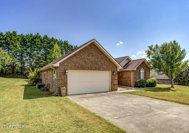 Photo 2 of Sale Pending at 250 Edinburgh Dr, Lenoir City, TN 37771 | MLS# 1355210 | Listing updated on 2026-09-17