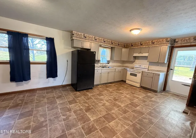 Photo 4 of Single family home for sale at 295 Allen Rock Rd, Ewing, VA 24248 | MLS# 1354859 | Listing updated on 2026-09-09