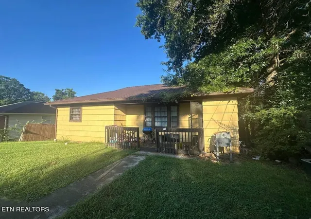Photo 1 of Sale Pending at 714 Douglas Ave, Morristown, TN 37813 | MLS# 1355225 | Listing updated on 2026-10-07