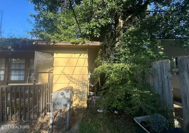Photo 2 of Sale Pending at 714 Douglas Ave, Morristown, TN 37813 | MLS# 1355225 | Listing updated on 2026-10-07