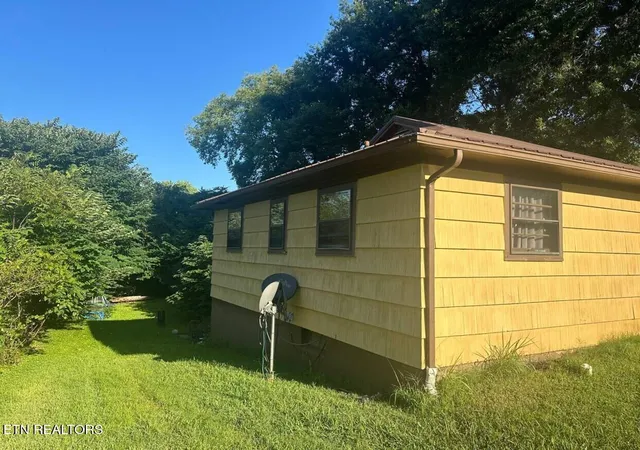 Photo 3 of Sale Pending at 714 Douglas Ave, Morristown, TN 37813 | MLS# 1355225 | Listing updated on 2026-10-07