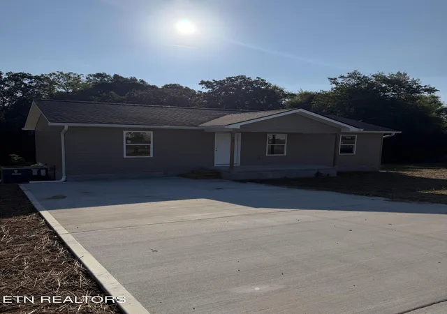 Photo 1 of Sale Pending at 438 Storie Ave, Crossville, TN 38555 | MLS# 1354805 | Listing updated on 2026-09-14