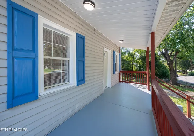 Photo 2 of Single family home for sale at 1612 Wilder Pl, Knoxville, TN 37915 | MLS# 1354853 | Listing updated on 2026-09-09