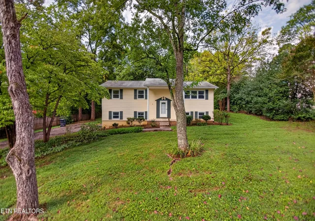 Photo 1 of Single family home for sale at 1213 April Dr, Knoxville, TN 37919 | MLS# 1354966 | Listing updated on 2026-09-10