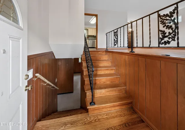 Photo 3 of Single family home for sale at 1213 April Dr, Knoxville, TN 37919 | MLS# 1354966 | Listing updated on 2026-09-10