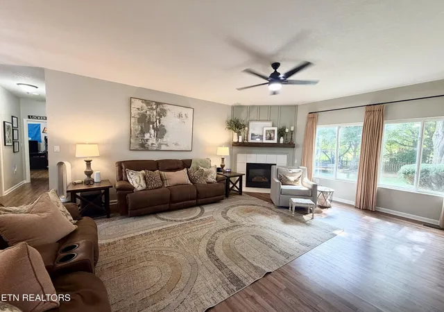 Photo 2 of Sale Pending at 118 Windsor Dr, Maryville, TN 37803 | MLS# 1354841 | Listing updated on 2026-09-26