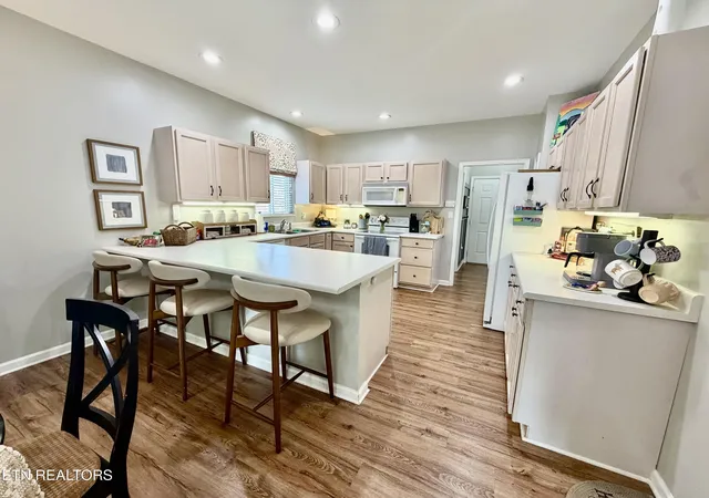 Photo 3 of Sale Pending at 118 Windsor Dr, Maryville, TN 37803 | MLS# 1354841 | Listing updated on 2026-09-26