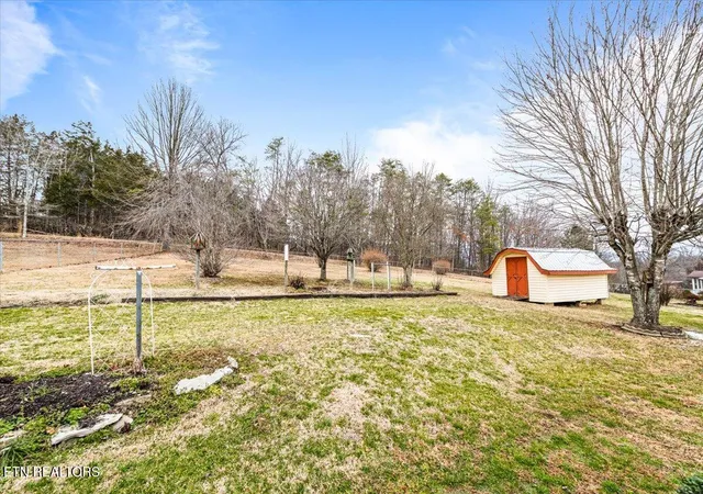 Photo 3 of Single family home for sale at 318 Springfield Dr, La Follette, TN 37766 | MLS# 1354768 | Listing updated on 2026-10-12