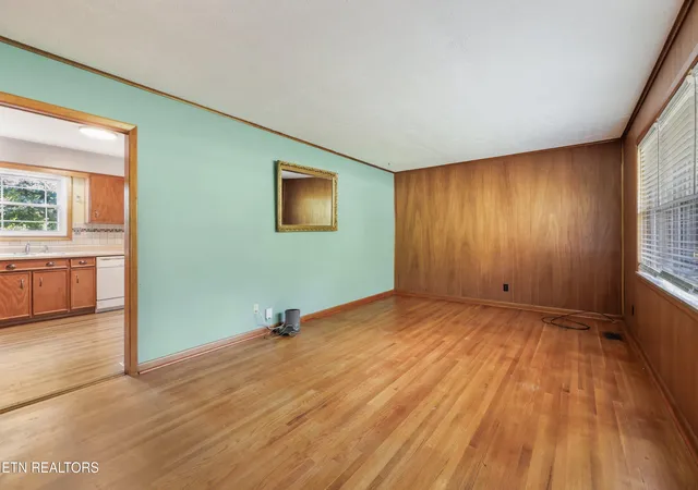 Photo 4 of Single family home for sale at 4418 NE Garden, Knoxville, TN 37918 | MLS# 1354780 | Listing updated on 2026-09-08
