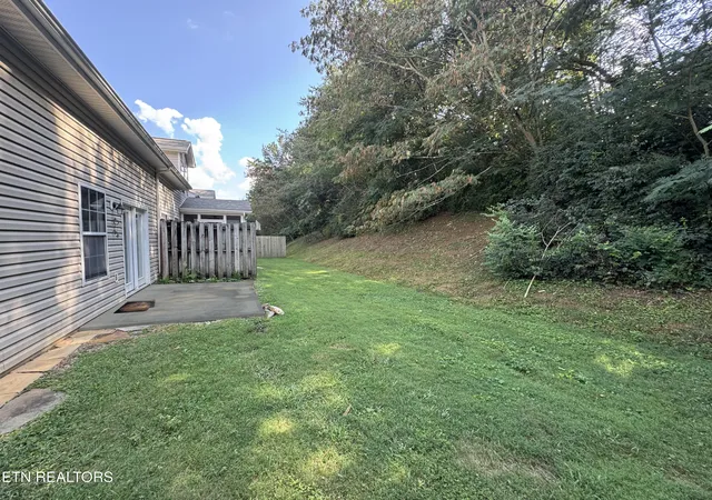 Listing Photo 2 - Condo for sale in building located at 929 Ashley Michelle Ct, Knoxville, TN 37934