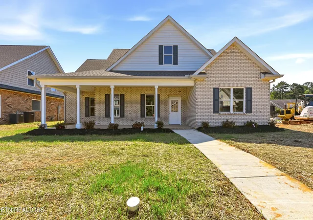 Photo 1 of Single family home for sale at 166 Crossroads Blvd, Oak Ridge, TN 37830 | MLS# 1355083 | Listing updated on 2026-09-10
