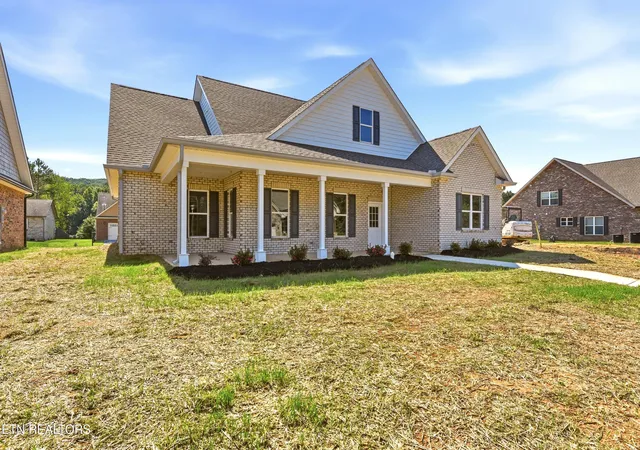 Photo 2 of Single family home for sale at 166 Crossroads Blvd, Oak Ridge, TN 37830 | MLS# 1355083 | Listing updated on 2026-09-10
