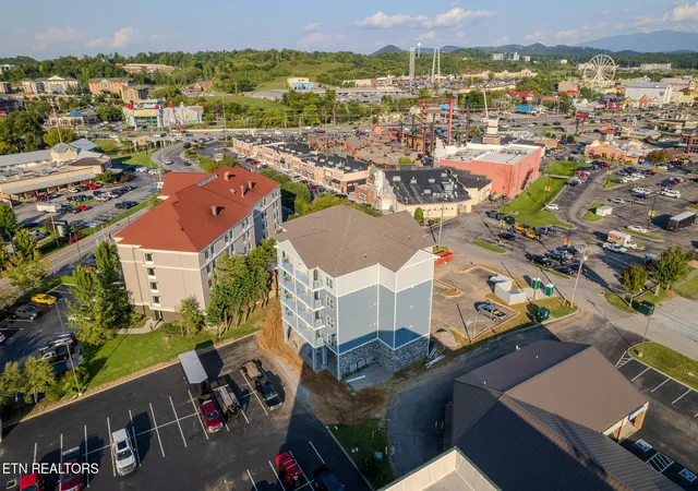 Condo for sale in building located at 129 Sugarfoot Wy, Pigeon Forge, TN 37863 - Unit #303