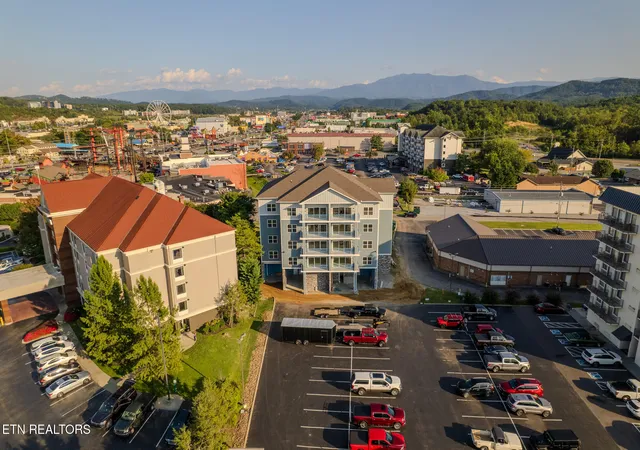 Condo for sale in building located at 129 Sugarfoot Wy, Pigeon Forge, TN 37863 - Unit #303