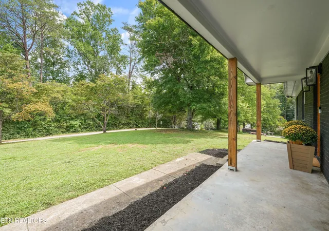 Photo 3 of Sale Pending at 523 2nd Norway Ln, Oliver Springs, TN 37840 | MLS# 1354865 | Listing updated on 2026-09-11