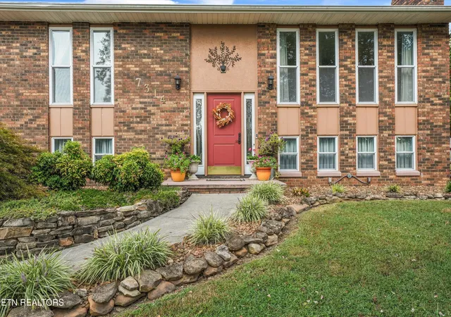 Photo 2 of Single family home for sale at 7314 Glastonbury Rd, Knoxville, TN 37931 | MLS# 1355015 | Listing updated on 2026-09-14
