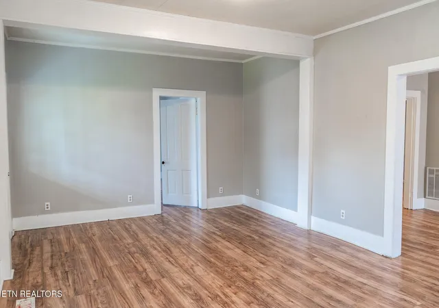 Photo 2 of Single family home for sale at 407 W Wheeler St, Rockwood, TN 37854 | MLS# 1355281 | Listing updated on 2026-09-12