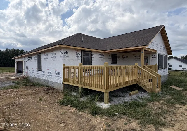 Photo 3 of Single family home for sale at 899 Keating Loop, Crossville, TN 38555 | MLS# 1354873 | Listing updated on 2026-09-09