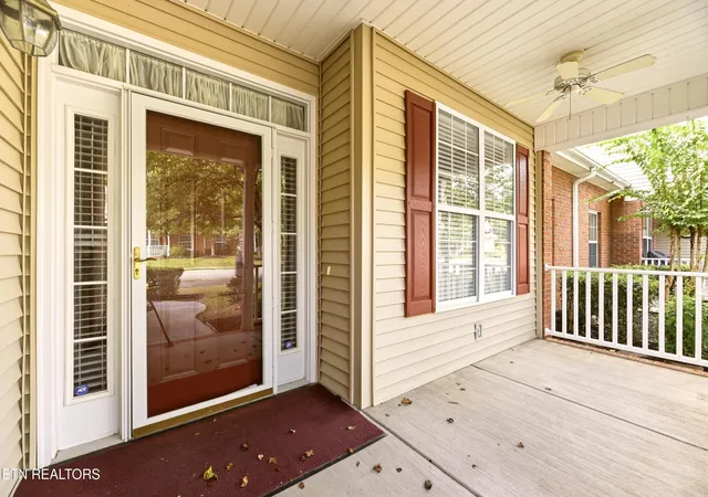 Listing Photo 3 - Condo for sale in building located at 115 Devanshire Ct, Oak Ridge, TN 37830