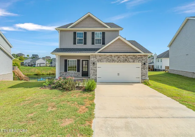 Photo 1 of Sale Pending at 105 E Fortenberry St, Oak Ridge, TN 37830 | MLS# 1354974 | Listing updated on 2026-09-15