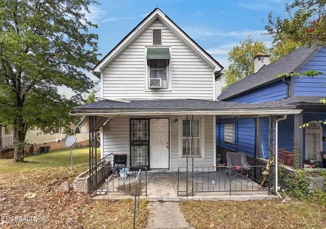 Photo 1 of Single family home for sale at 221 Cansler Ave, Knoxville, TN 37921 | MLS# 1356717 | Listing updated on 2026-09-25