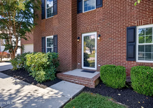 Photo 2 of Single family home for sale at 828 Paxton Dr, Knoxville, TN 37918 | MLS# 1354854 | Listing updated on 2026-09-10