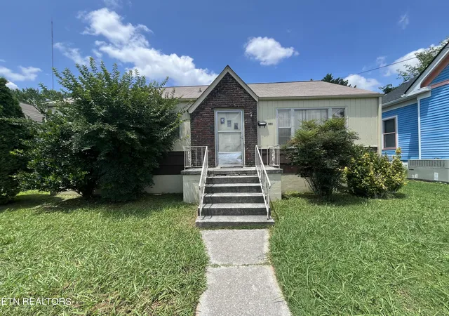 Photo 1 of Single family home for sale at 929 Chickamauga Ave, Knoxville, TN 37917 | MLS# 1354778 | Listing updated on 2026-09-08