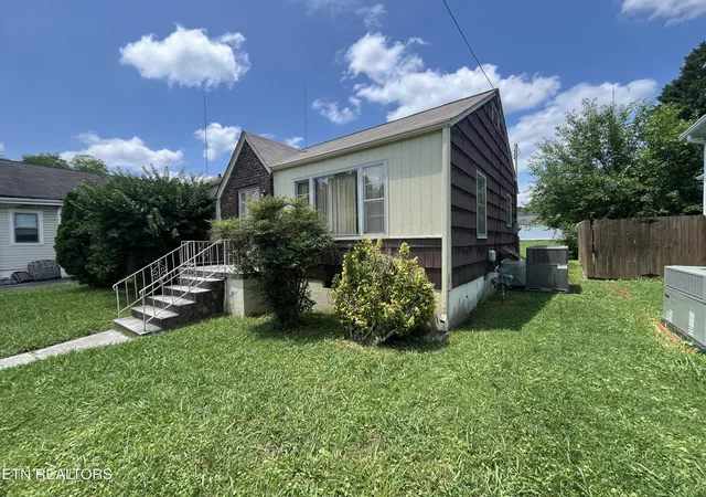 Photo 2 of Single family home for sale at 929 Chickamauga Ave, Knoxville, TN 37917 | MLS# 1354778 | Listing updated on 2026-09-08