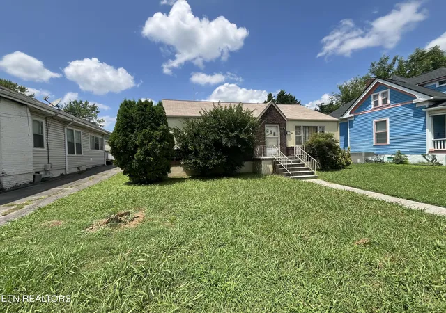 Photo 3 of Single family home for sale at 929 Chickamauga Ave, Knoxville, TN 37917 | MLS# 1354778 | Listing updated on 2026-09-08