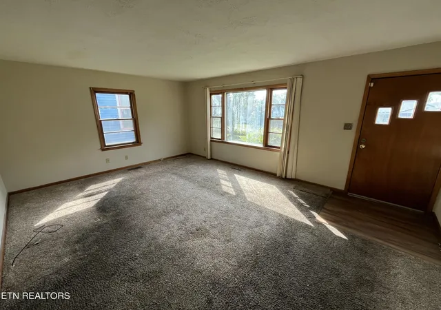 Photo 4 of Single family home for sale at 929 Chickamauga Ave, Knoxville, TN 37917 | MLS# 1354778 | Listing updated on 2026-09-08