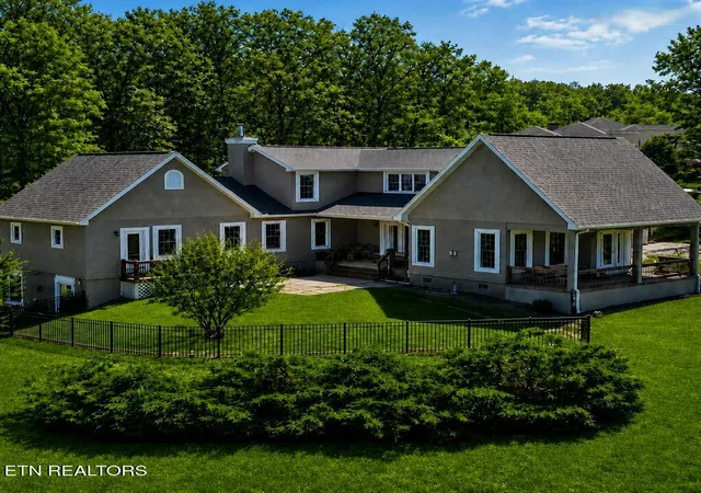 Photo 2 of Single family home for sale at 103 Mariners Dr, Crossville, TN 38558 | MLS# 1355453 | Listing updated on 2026-09-16