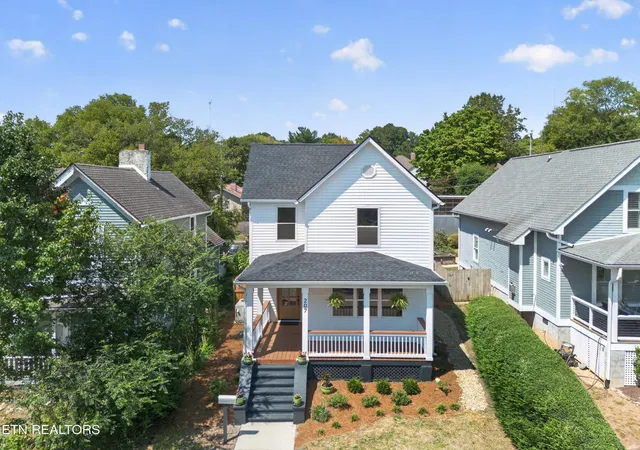 Single family home for sale at 207 E Anderson Ave, Knoxville, TN 37917 | MLS# 1354779