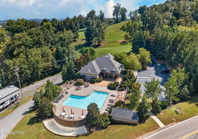 Listing Photo 2 - Condo for sale in building located at 122 Sandpiper Ln, Bean Station, TN 37708